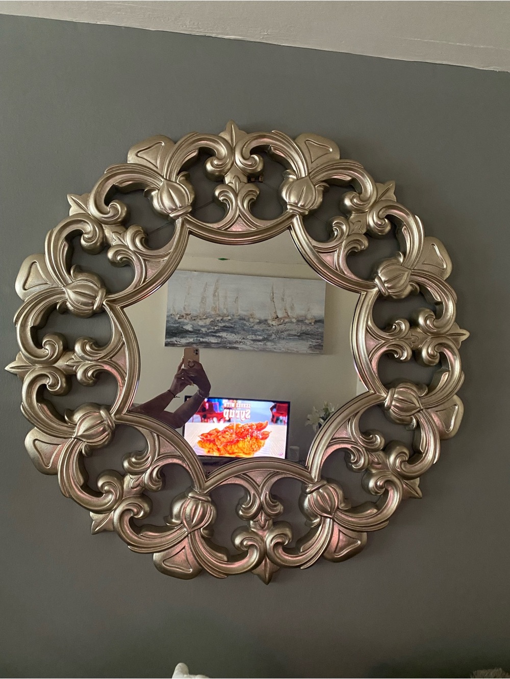 Ornate Round Wall Mirror in Antique Gold Finish